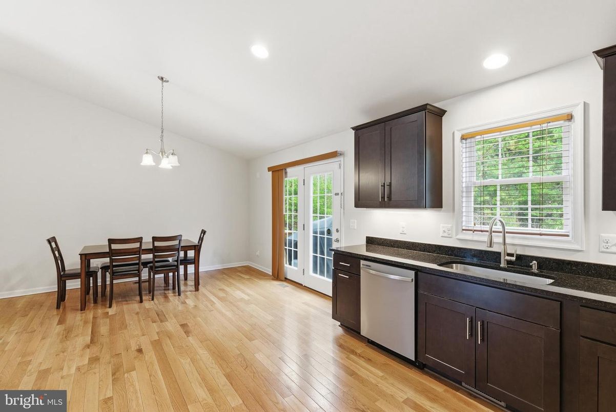 Dining room, Interior, Kitchen, Pendant Lights, Recessed Lighting, Wood Texture Flooring