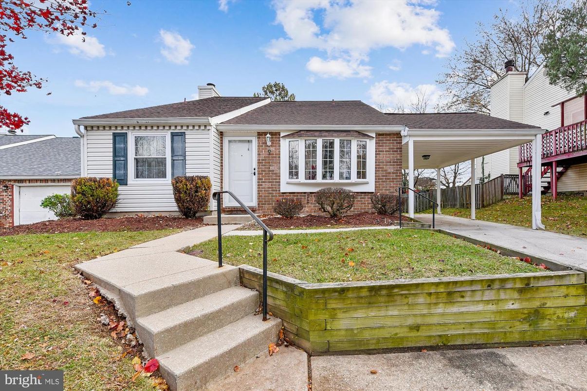 Attached, Exterior, Facade, Brick Facade, Ranch