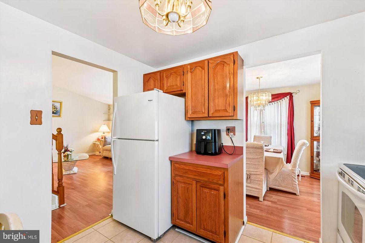 Chandelier, Dining room, Interior, Kitchen, Wood Texture Flooring