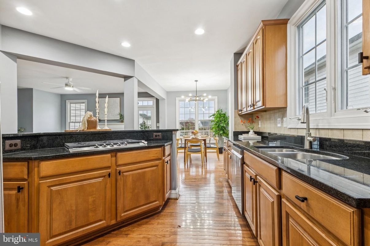 Dining room, Interior, Kitchen, Pendant Lights, Recessed Lighting, Wood Texture Flooring