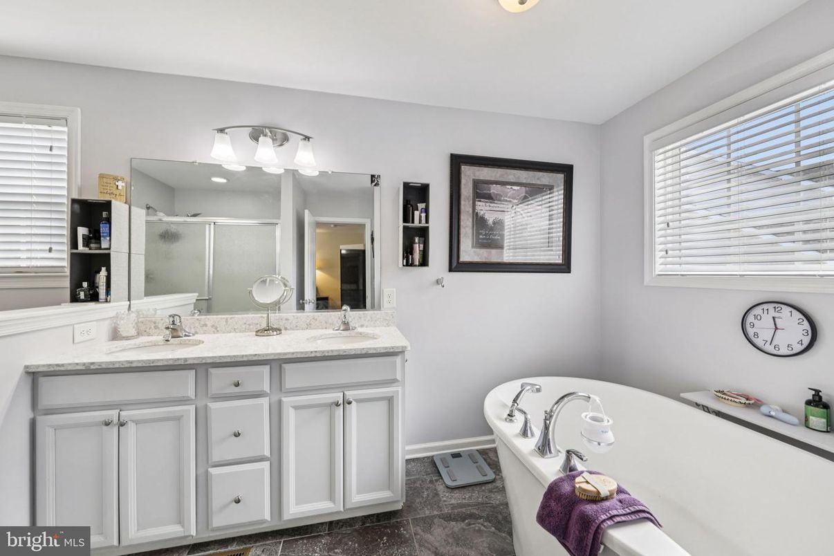 Bathroom, Dual Sink Vanities, Interior