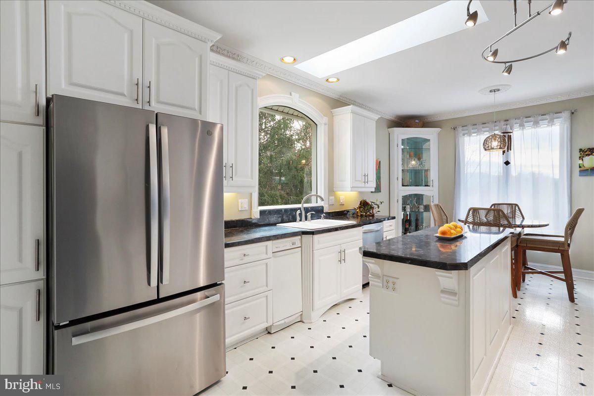 Dining room, Interior, Kitchen, Pendant Lights, Recessed Lighting