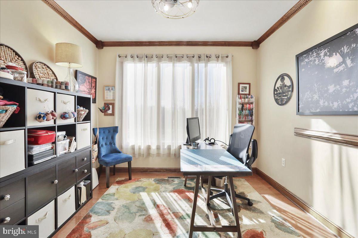 Home Office, Interior