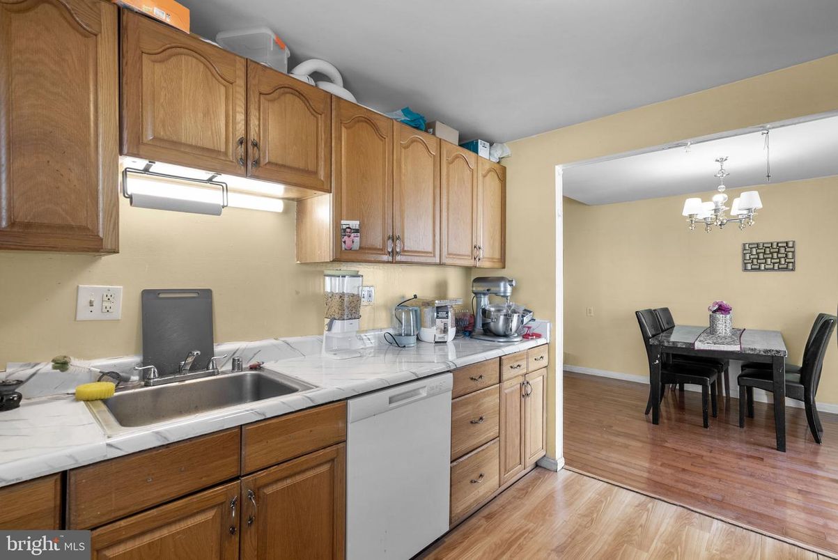 Chandelier, Dining room, Interior, Kitchen, Wood Texture Flooring