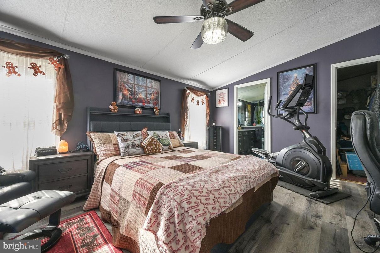 Bedroom, Fitness Equipment, Interior, Wood Texture Flooring