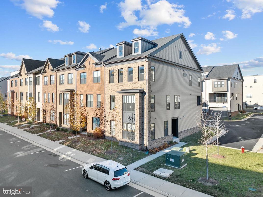 Exterior, Facade, French Provincial