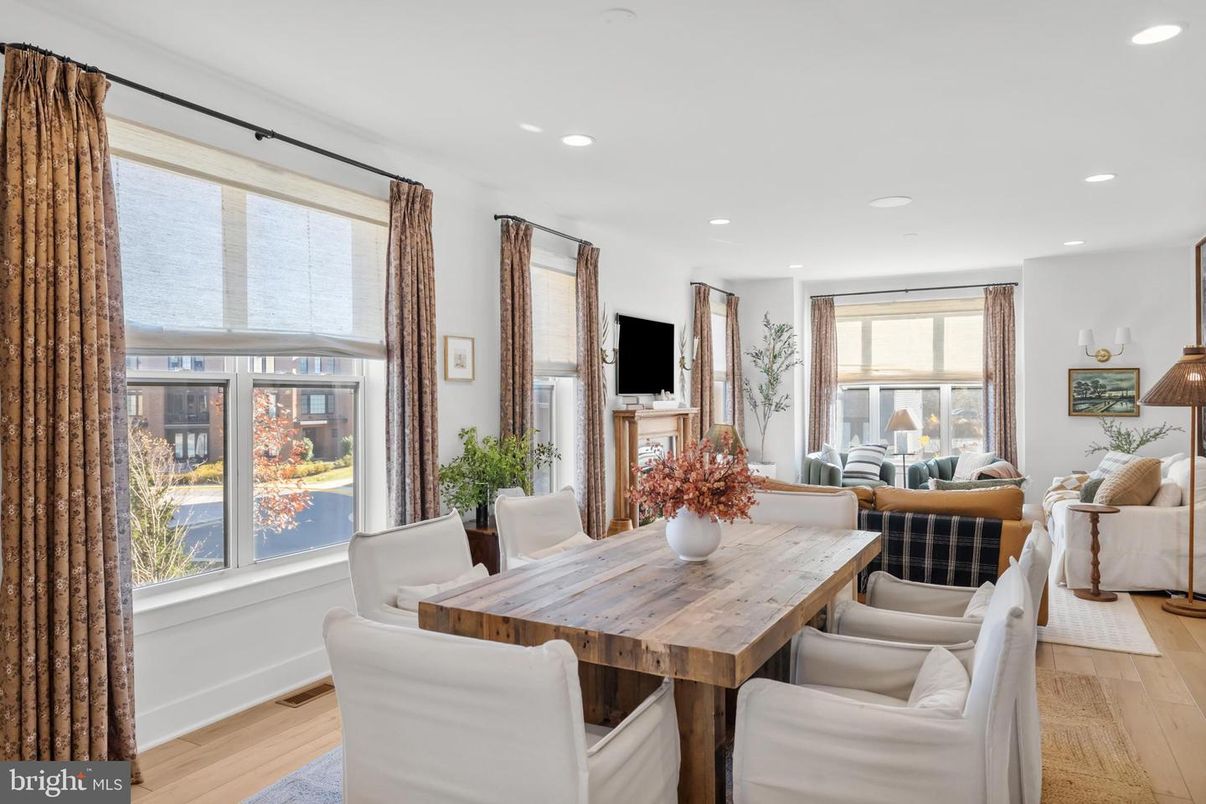 Dining room, Interior, Living room, Recessed Lighting, Wood Texture Flooring