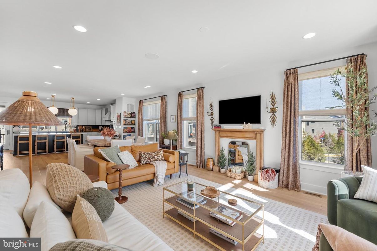 Interior, Kitchen, Living room, Pendant Lights, Recessed Lighting, Wood Texture Flooring