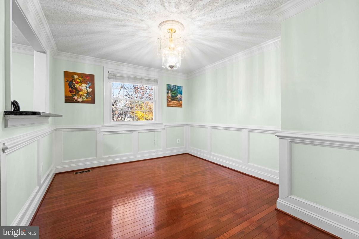 Chandelier, Empty room, Interior, Wood Texture Flooring