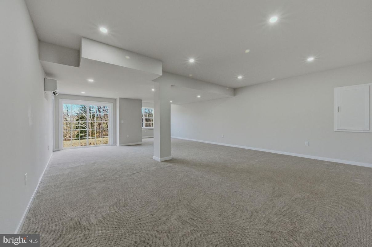 Empty room, Interior, Recessed Lighting