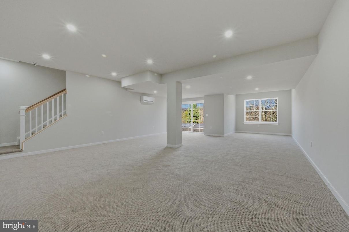 Empty room, Interior, Recessed Lighting