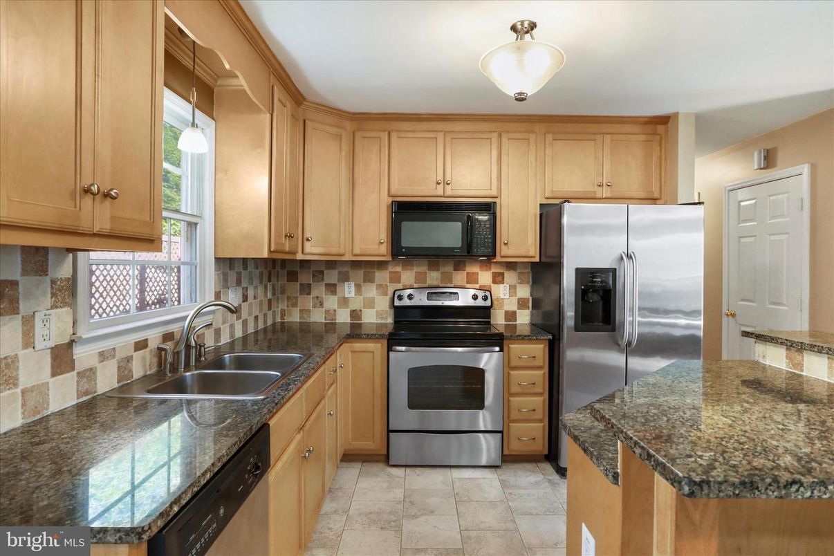 Interior, Kitchen, Pendant Lights, Stainless Steel Appliances