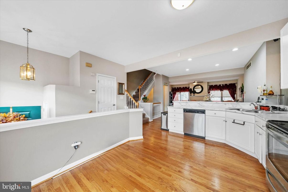Interior, Kitchen, Pendant Lights, Recessed Lighting, Wood Texture Flooring