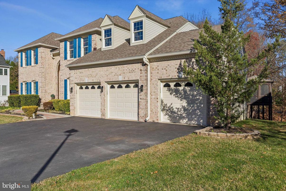 Attached, Exterior, Facade, Brick Facade, French Provincial