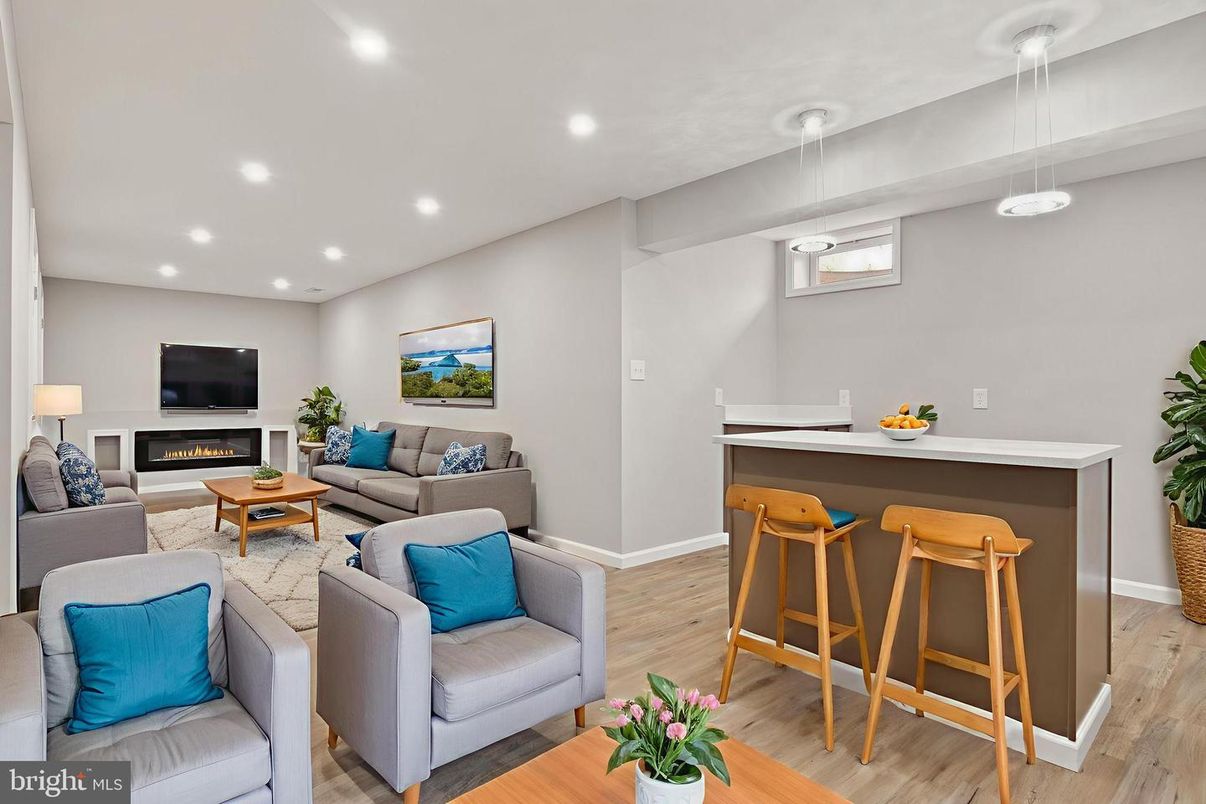 Fireplace, Interior, Living room, Pendant Lights, Recessed Lighting, Wood Texture Flooring