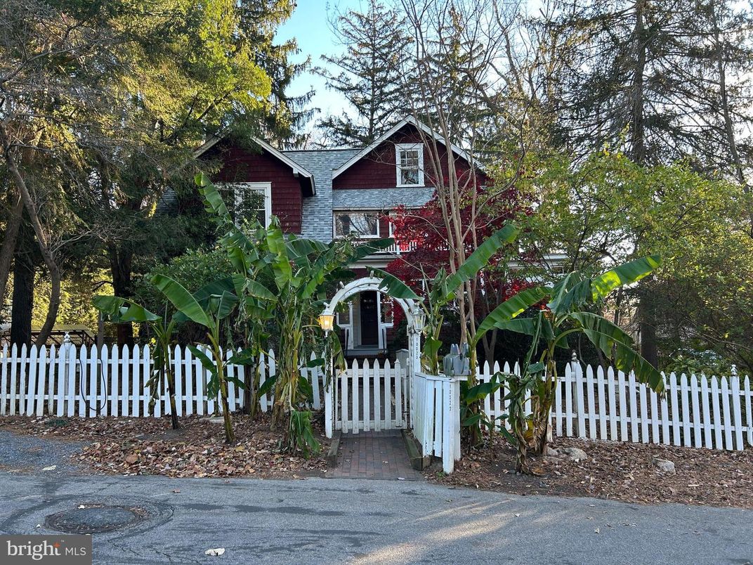 Exterior, Facade, Queen Anne Victorian