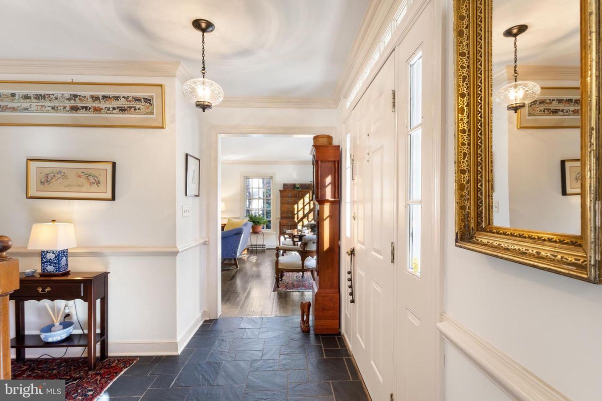 Interior, Pendant Lights, Wood Texture Flooring
