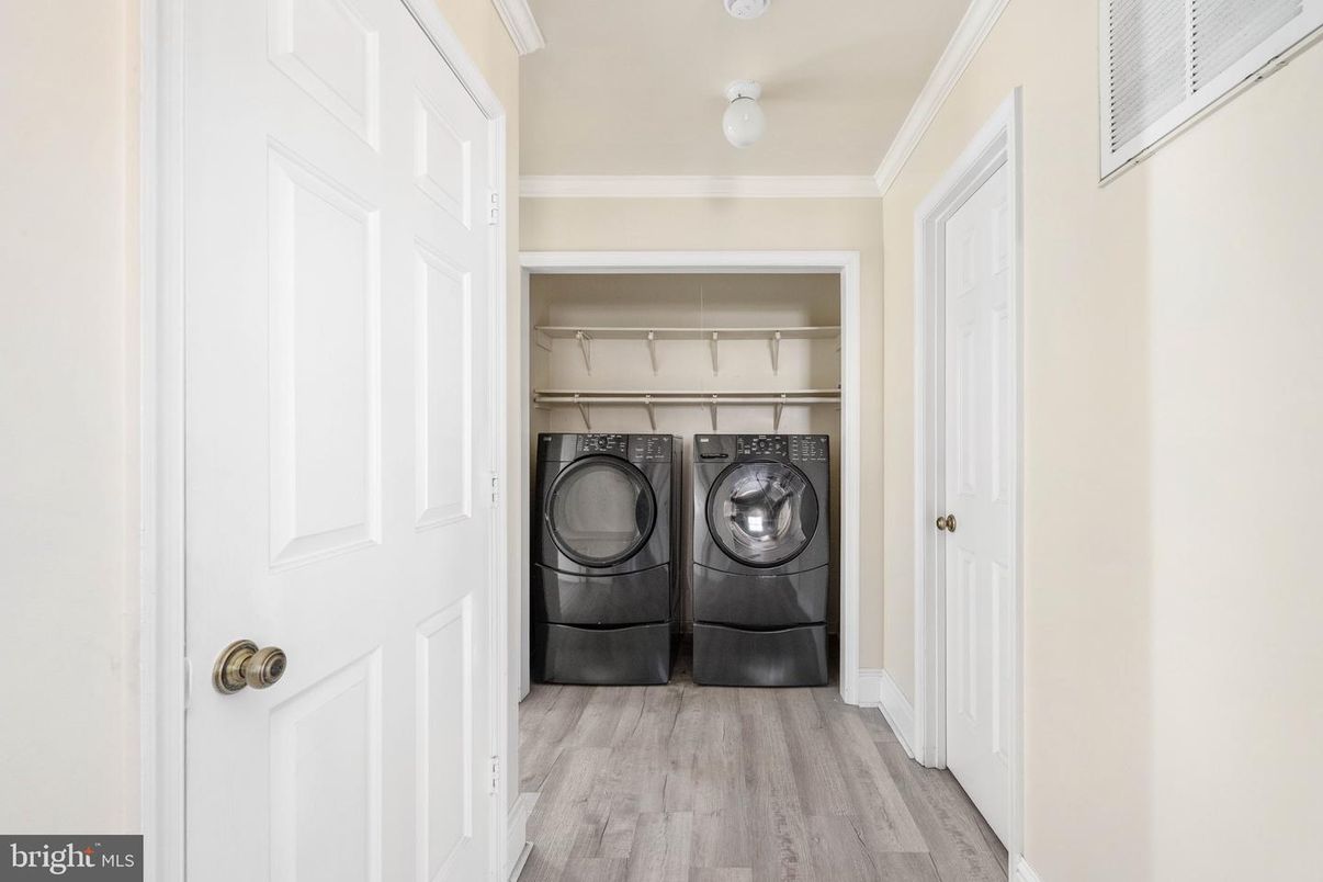 Interior, Utility Closets, Washer, Wood Texture Flooring
