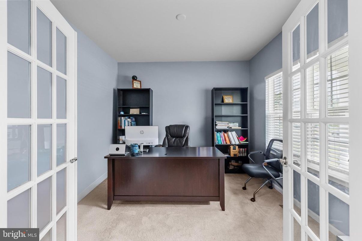 Home Office, Interior