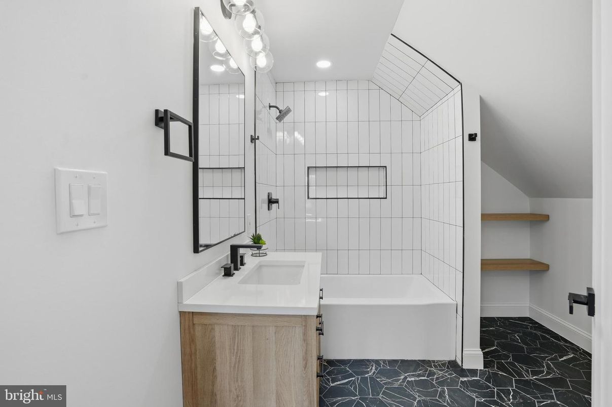 Bathroom, Interior, Recessed Lighting