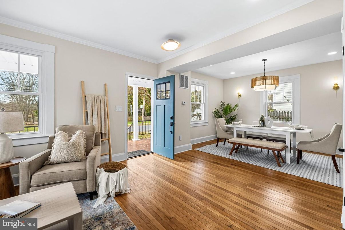 Dining room, Interior, Pendant Lights, Recessed Lighting, Wood Texture Flooring