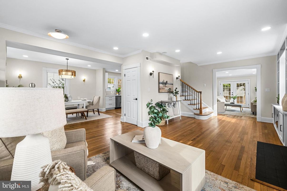 Dining room, Interior, Living room, Pendant Lights, Recessed Lighting, Wood Texture Flooring