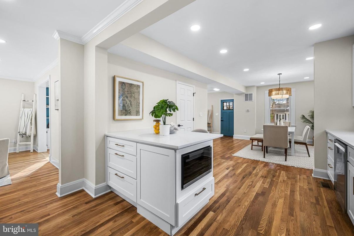 Chandelier, Dining room, Interior, Kitchen, Recessed Lighting, Wood Texture Flooring