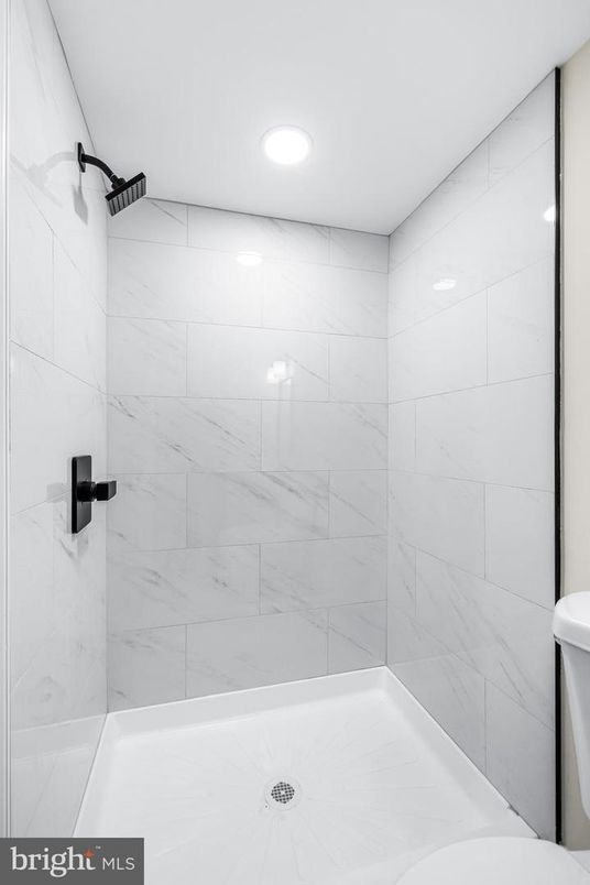 Bathroom, Interior, Marble Walls, Recessed Lighting