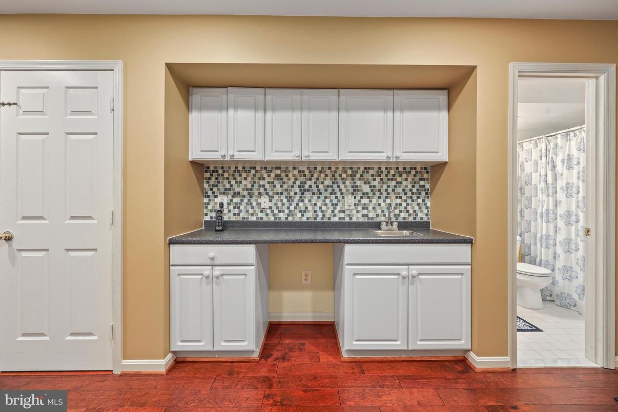 Bathroom, Dual Sink Vanities, Interior, Wood Texture Flooring