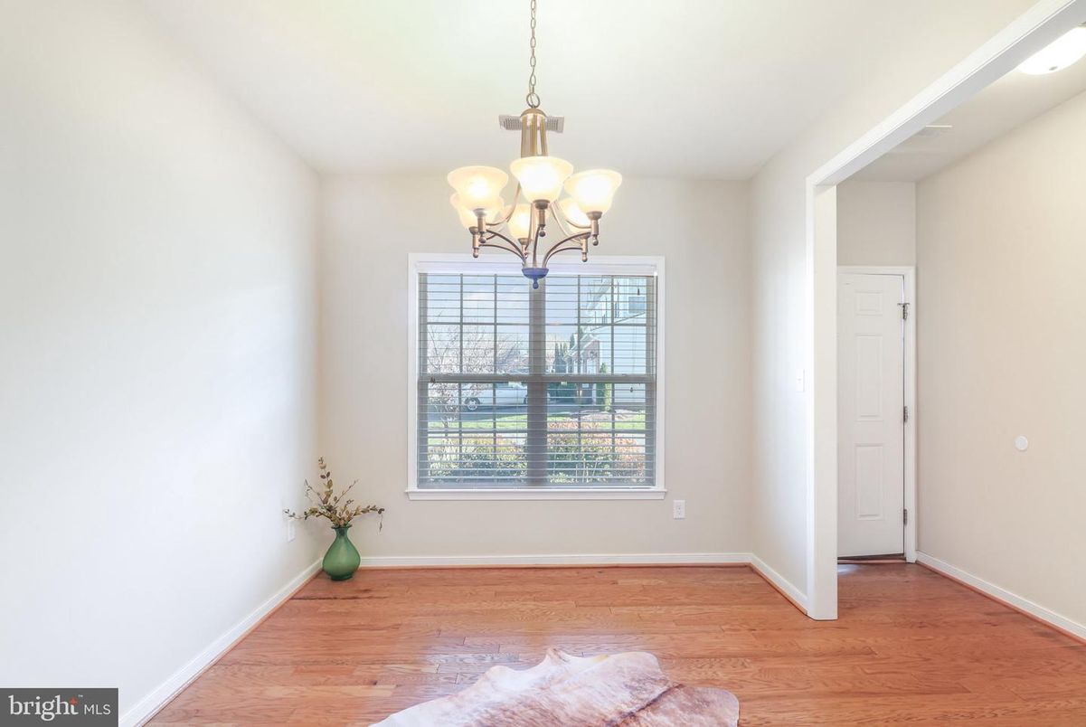 Chandelier, Empty room, Interior, Wood Texture Flooring