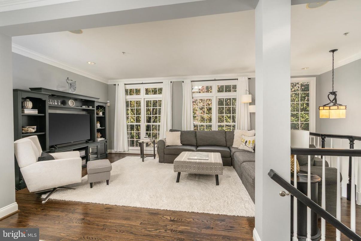 Interior, Living room, Pendant Lights, Recessed Lighting, Wood Texture Flooring