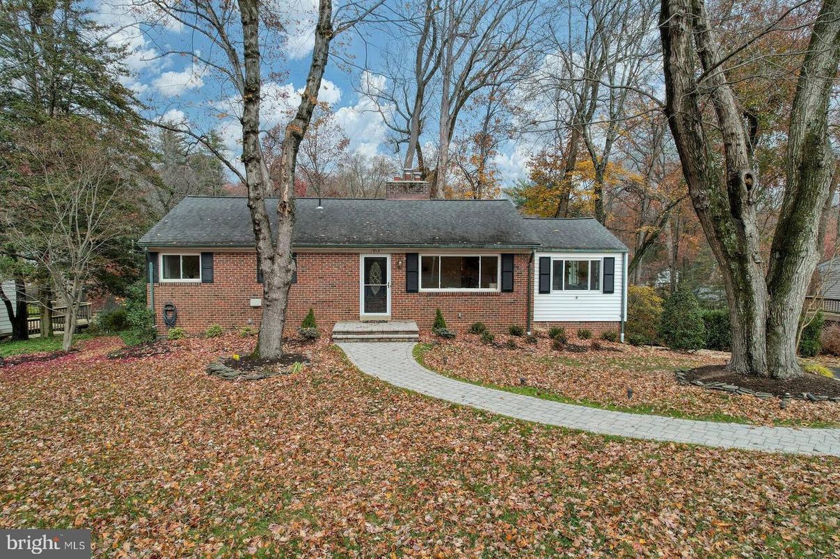 Exterior, Facade, Brick Facade, Cape Cod