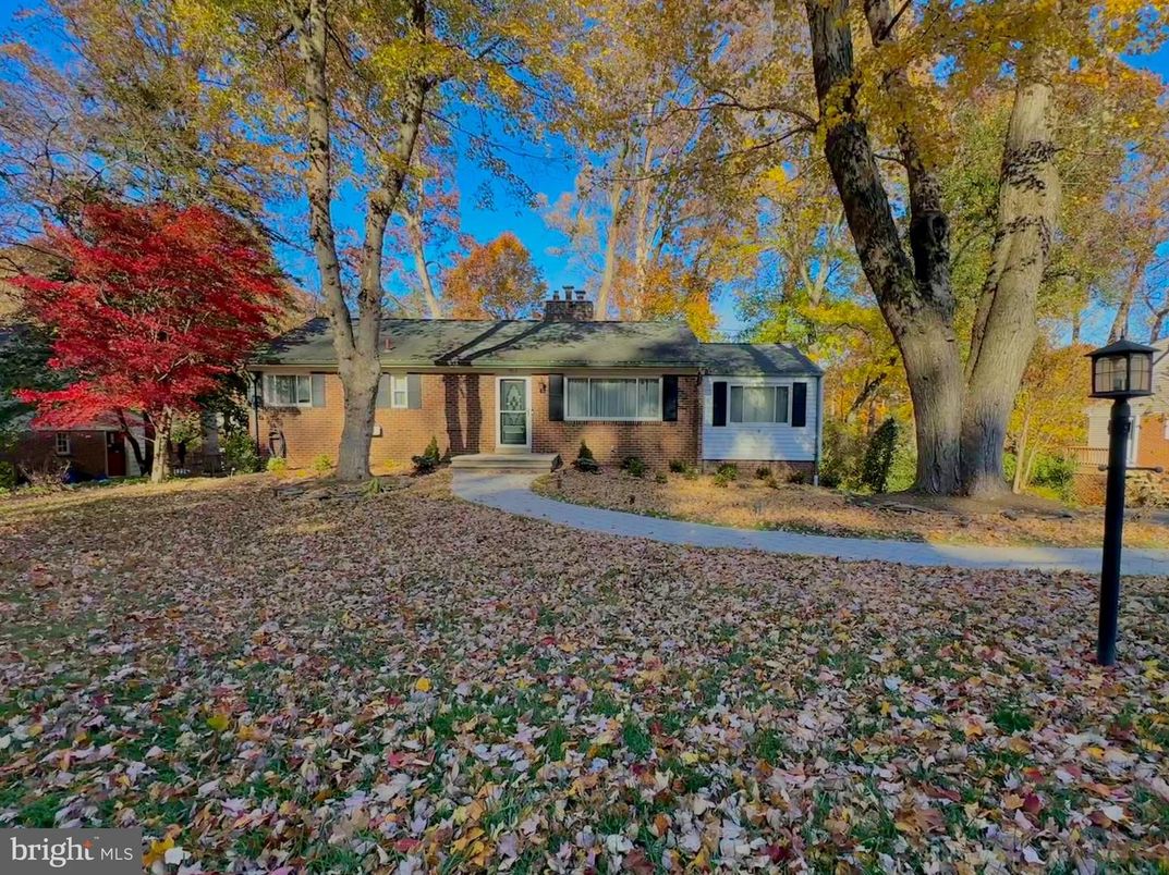 Exterior, Facade, Brick Facade, Ranch