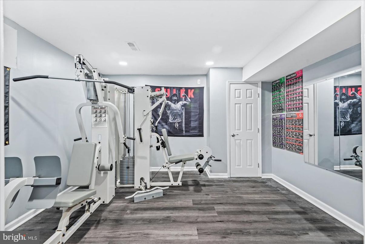 Fitness Equipment, Interior, Recessed Lighting, Wood Texture Flooring