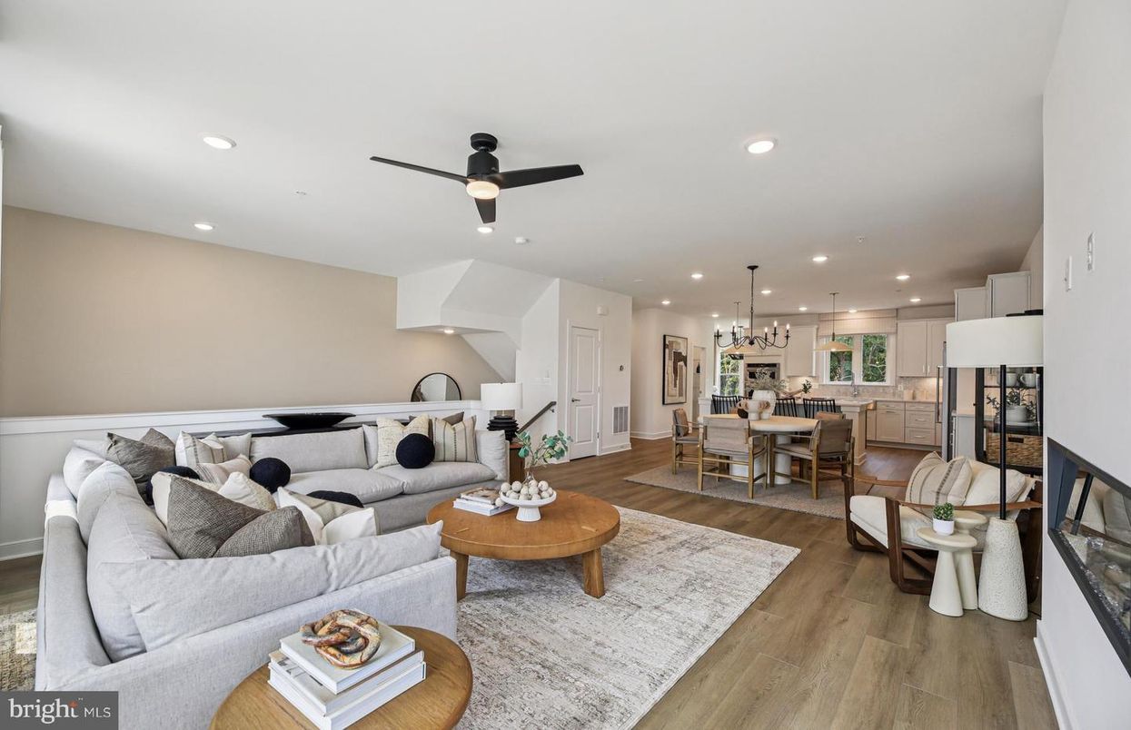Dining room, Interior, Kitchen, Living room, Pendant Lights, Recessed Lighting, Wood Texture Flooring