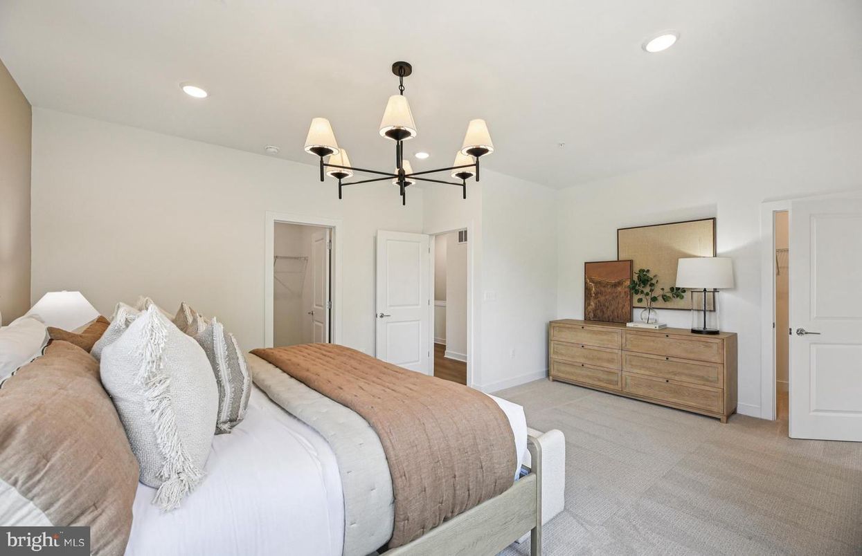 Bedroom, Chandelier, Interior, Recessed Lighting