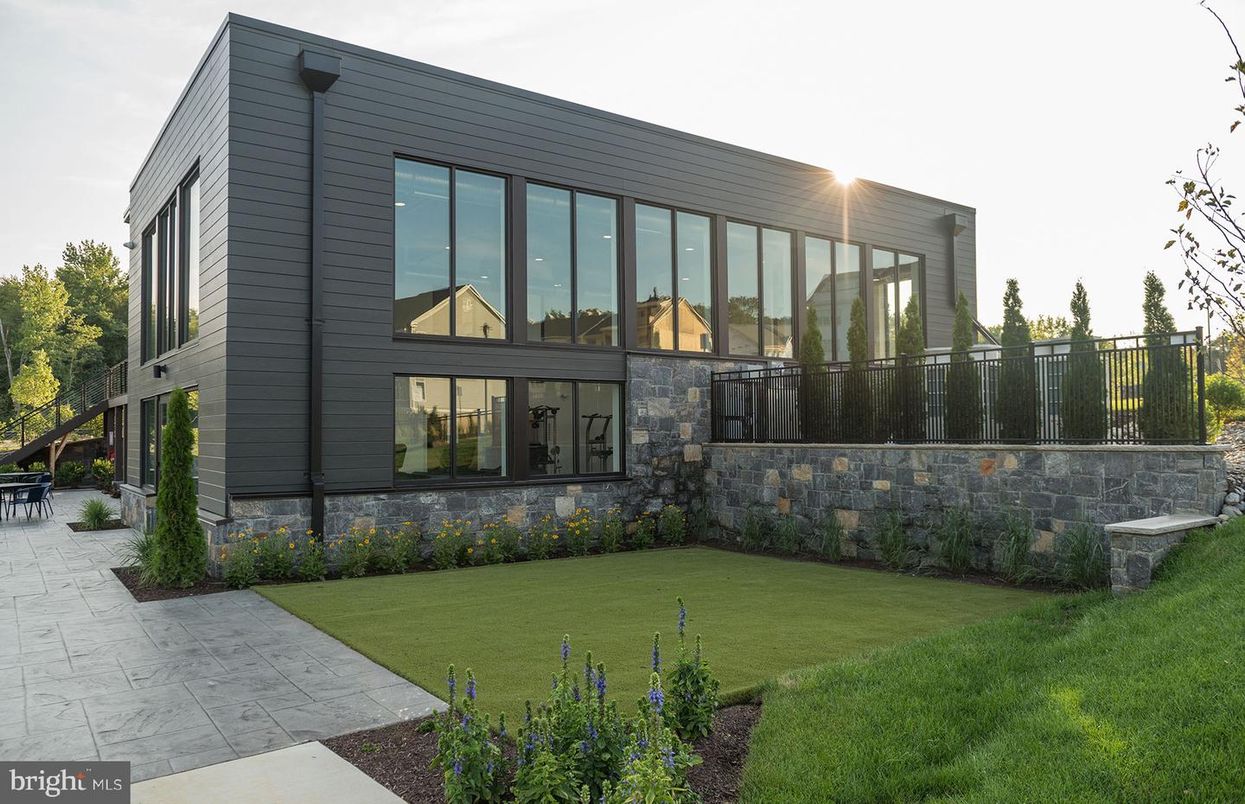 Backyard, Exterior, Facade, Modern