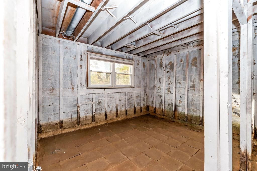 Empty room, Interior, Wooden Beams, Wooden Ceilings