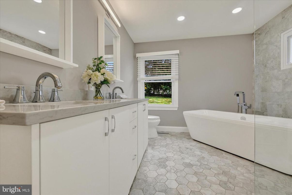 Bathroom, Dual Sink Vanities, Free Standing Baths, Interior, Recessed Lighting