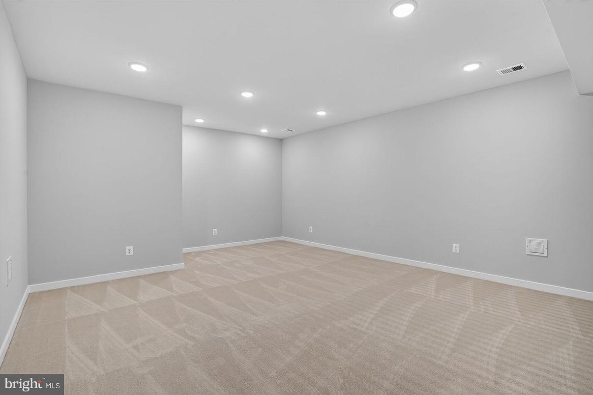 Empty room, Interior, Recessed Lighting