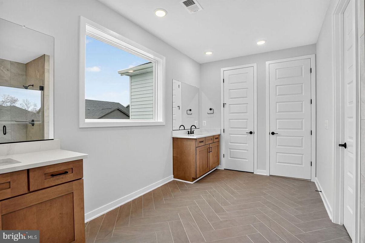 Bathroom, Dual Sink Vanities, Interior, Recessed Lighting