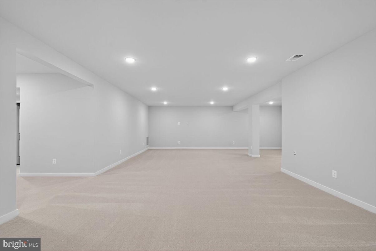 Empty room, Interior, Recessed Lighting