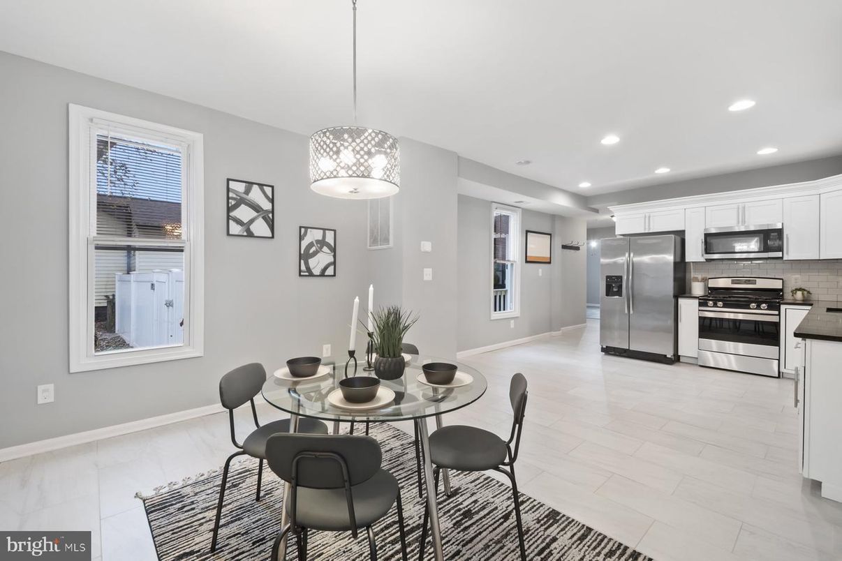 Dining room, Interior, Kitchen, Pendant Lights, Recessed Lighting, Stainless Steel Appliances