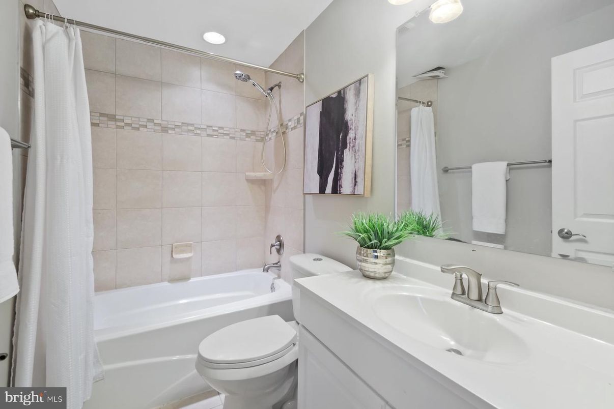 Bathroom, Interior, Recessed Lighting