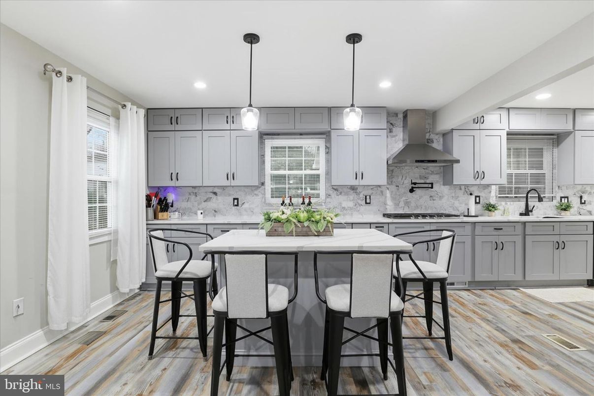 Interior, Kitchen, Pendant Lights, Recessed Lighting, Wood Texture Flooring