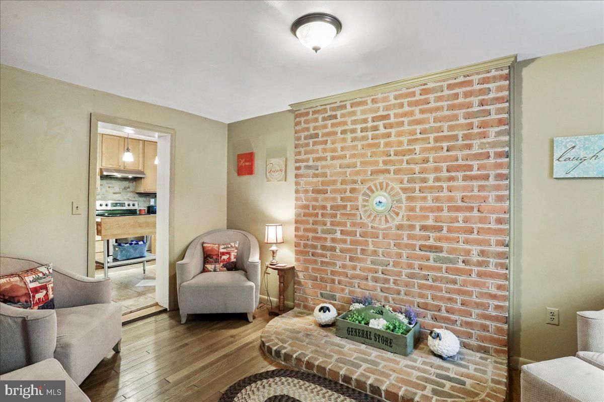 Interior, Pendant Lights, Stone Walls, Wood Texture Flooring
