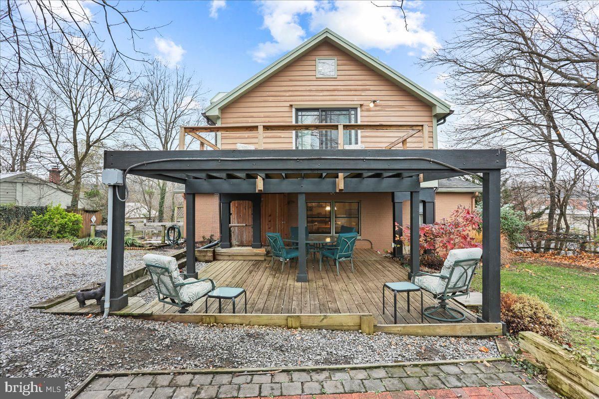 Backyard, Exterior, Facade, Queen Anne Victorian