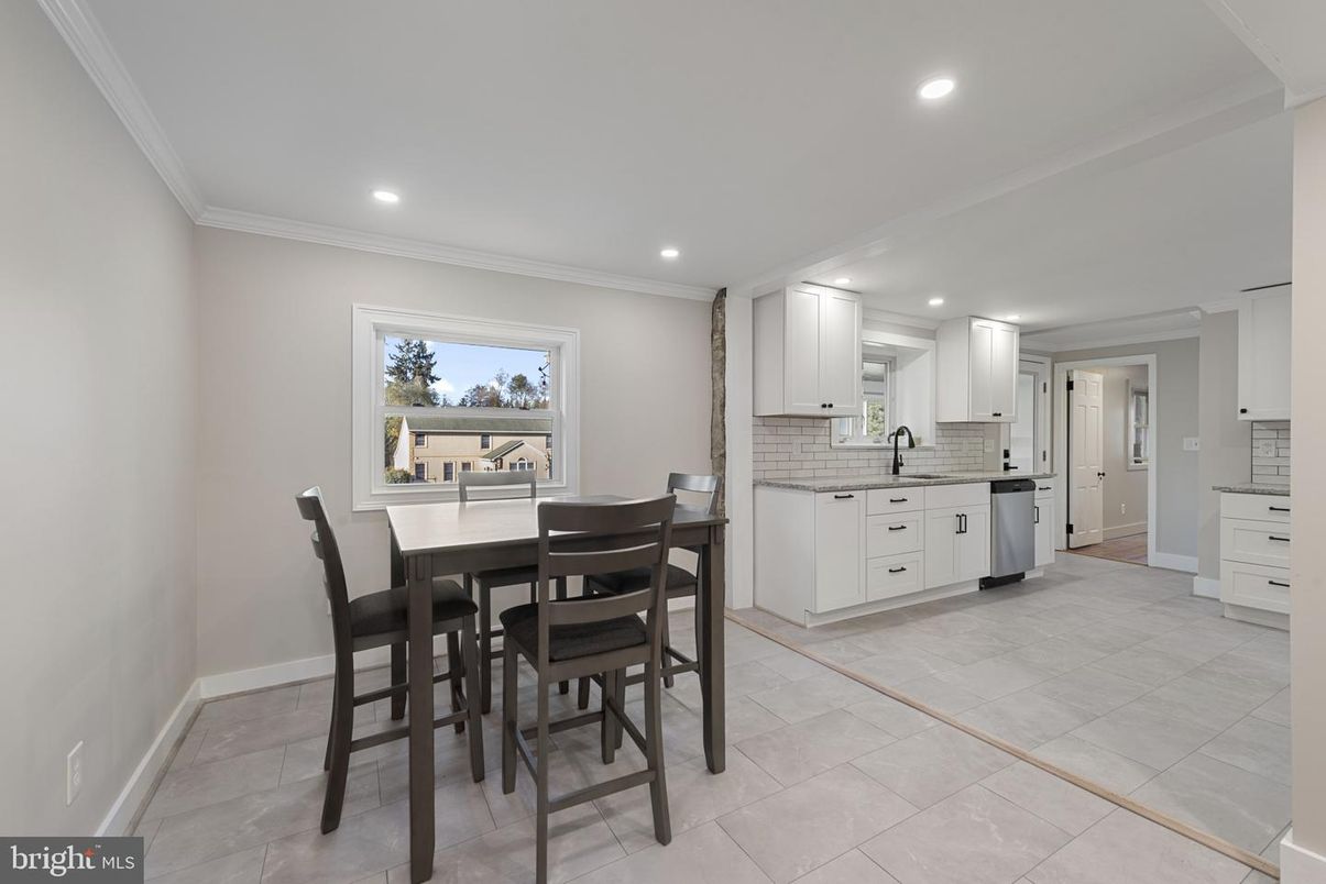 Dining room, Interior, Kitchen, Recessed Lighting