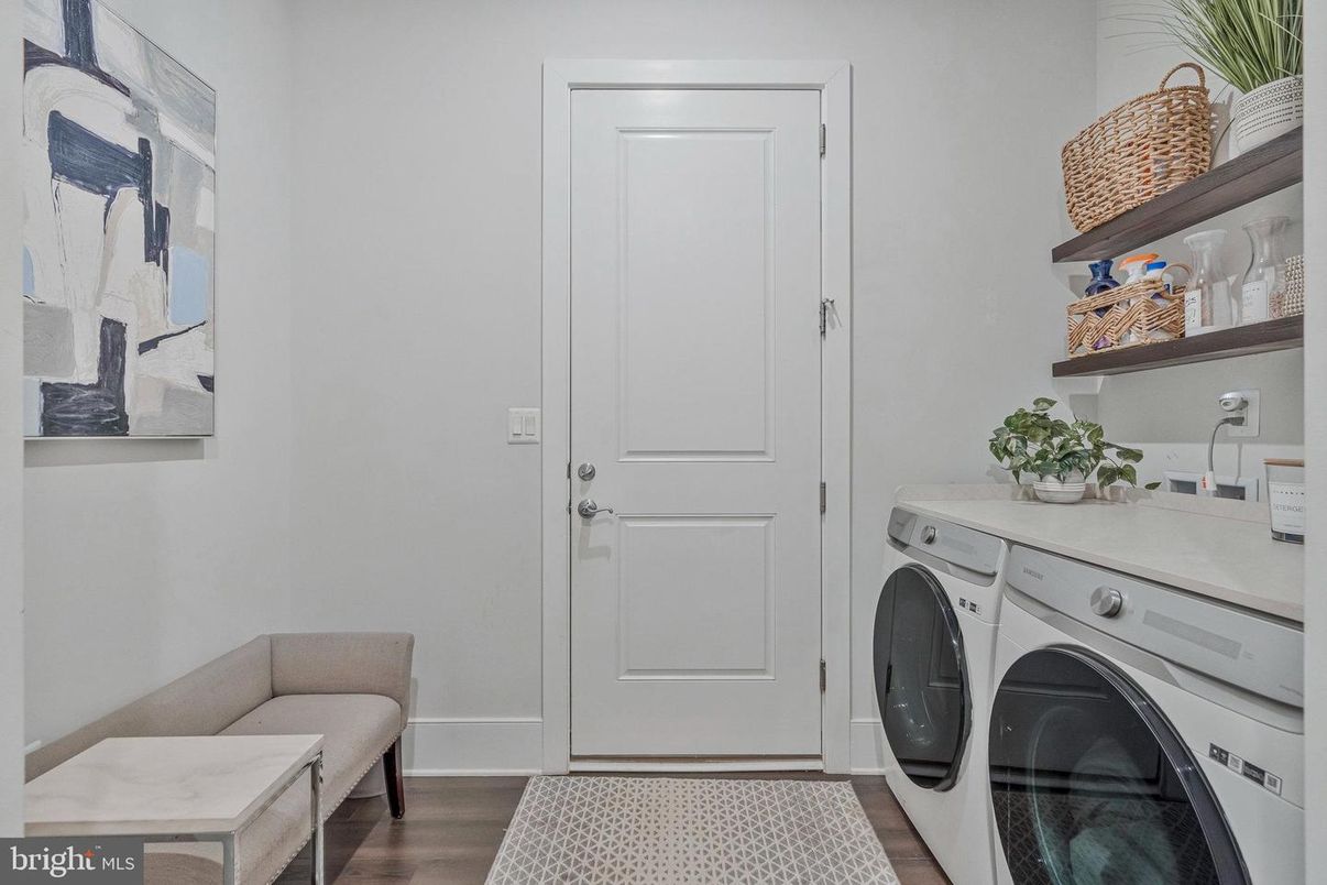 Interior, Washer, Wood Texture Flooring