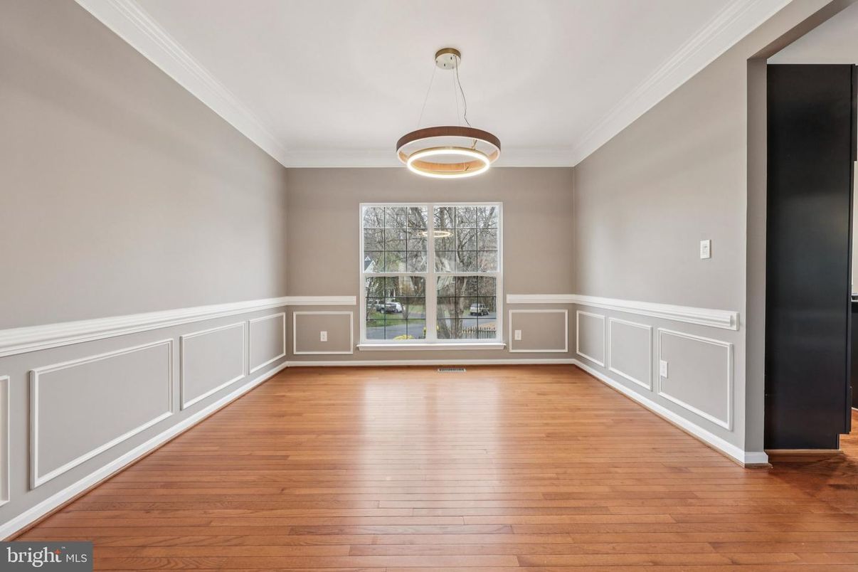 Empty room, Interior, Pendant Lights, Wood Texture Flooring